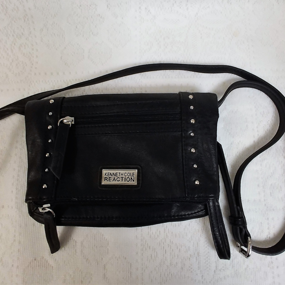 Kenneth Cole "Reaction" Small  CrossBody Blk Purse